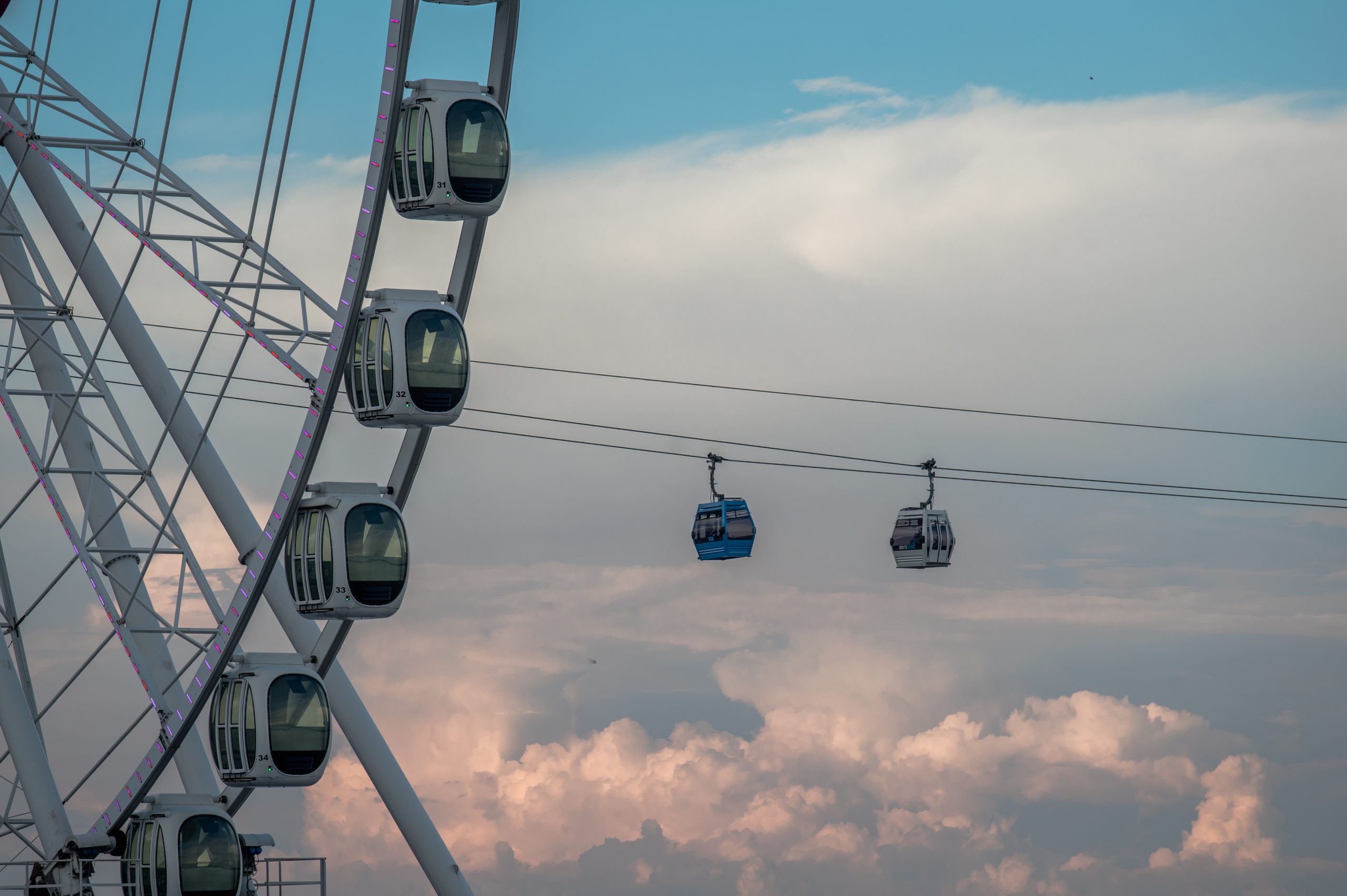 LEITNER POMA INTRODUCES THE FIRST URBAN CABLE CAR THAT CROSSES A RIVER IN  LATIN AMERICA, AEROVÍA IN GUAYAQUIL, ECUADOR - The Gondola Project